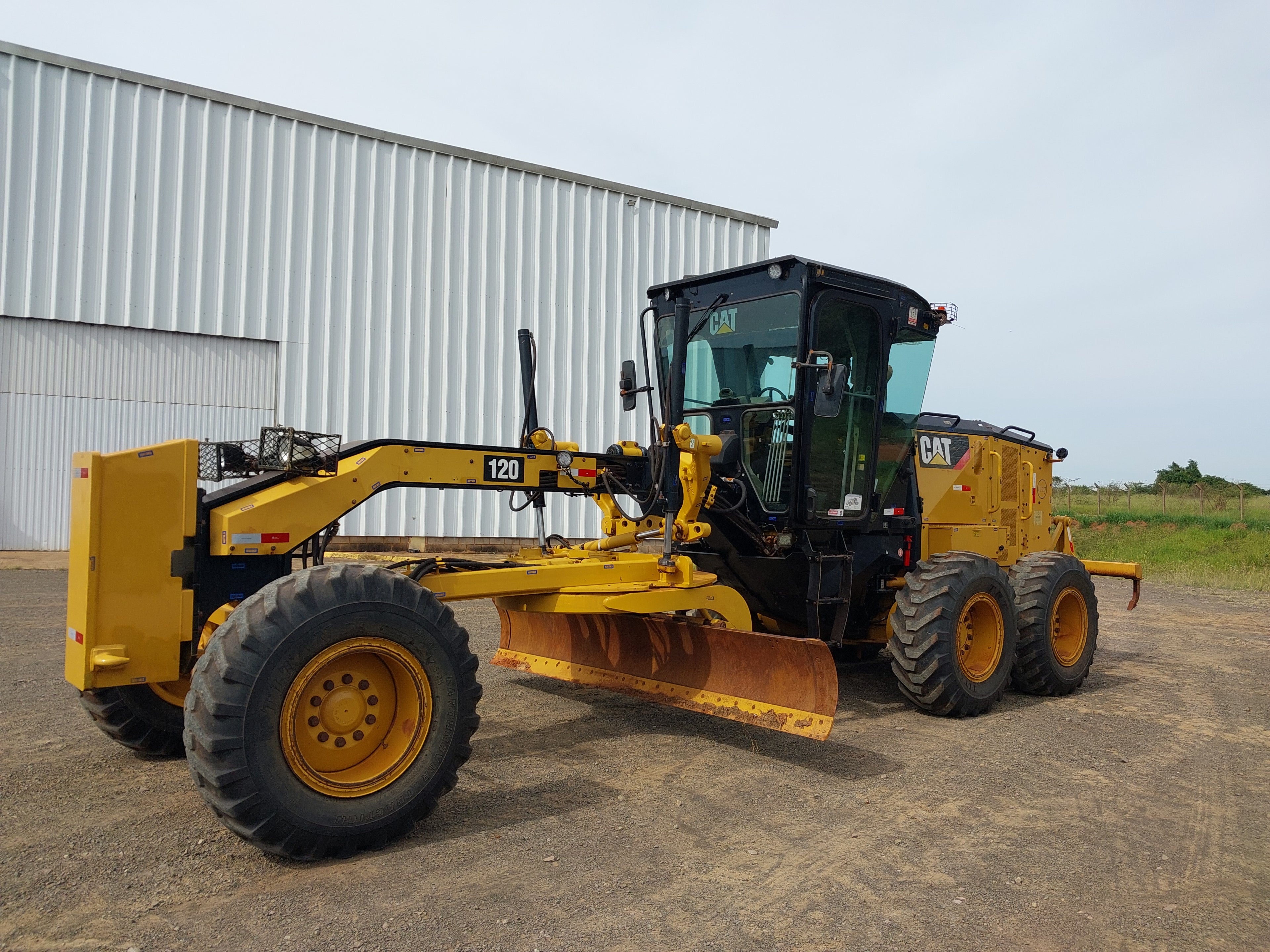 Motoniveladora Caterpillar 120