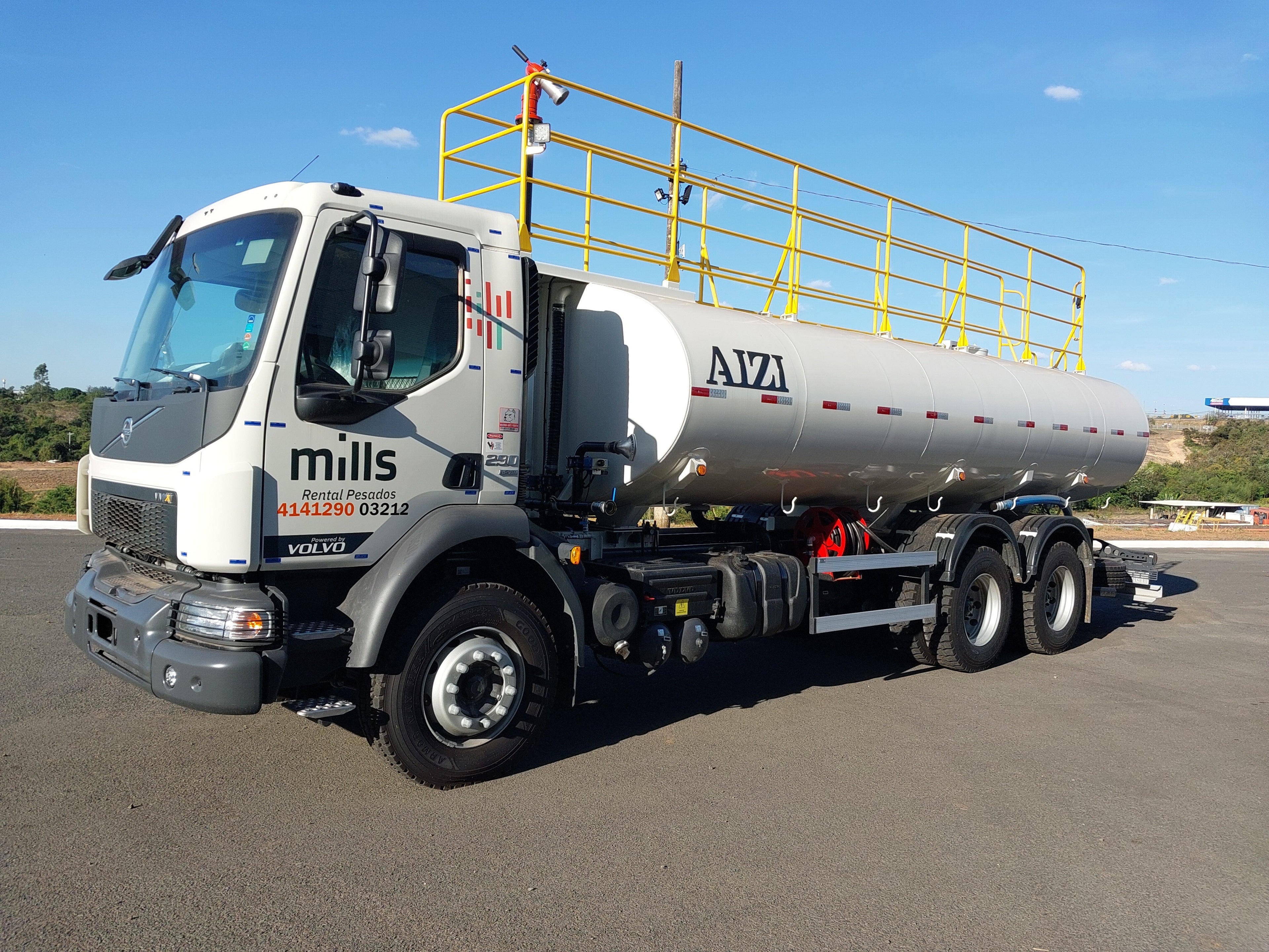 Caminhão Pipa Volvo VMX 290 6x4 2p (diesel)