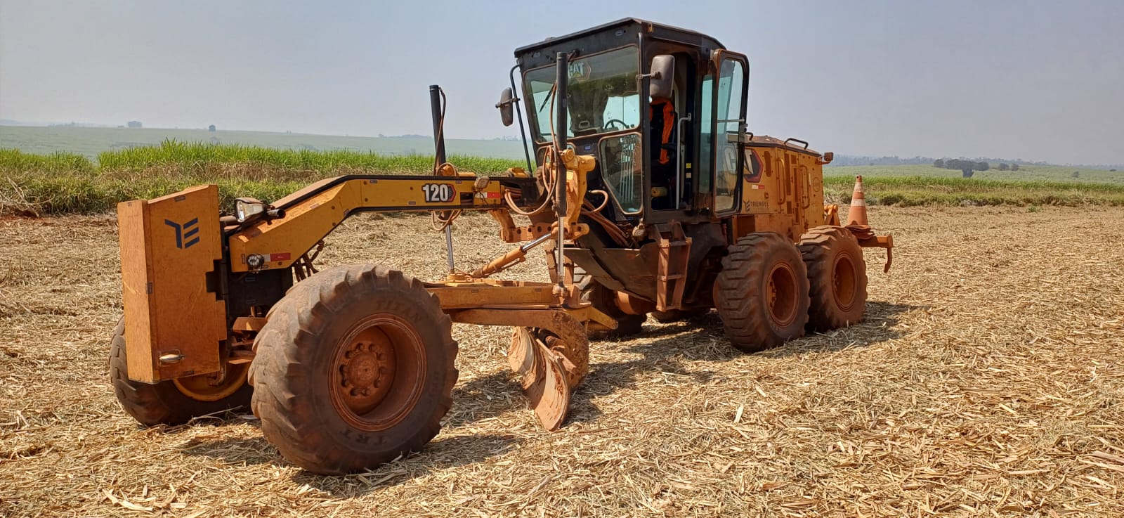 Motoniveladora Caterpillar 120