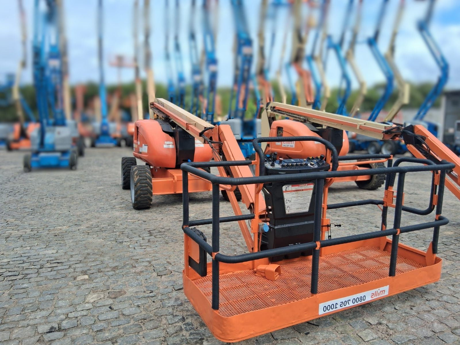 Plataforma Elevatória Articulada Diesel 600AJ