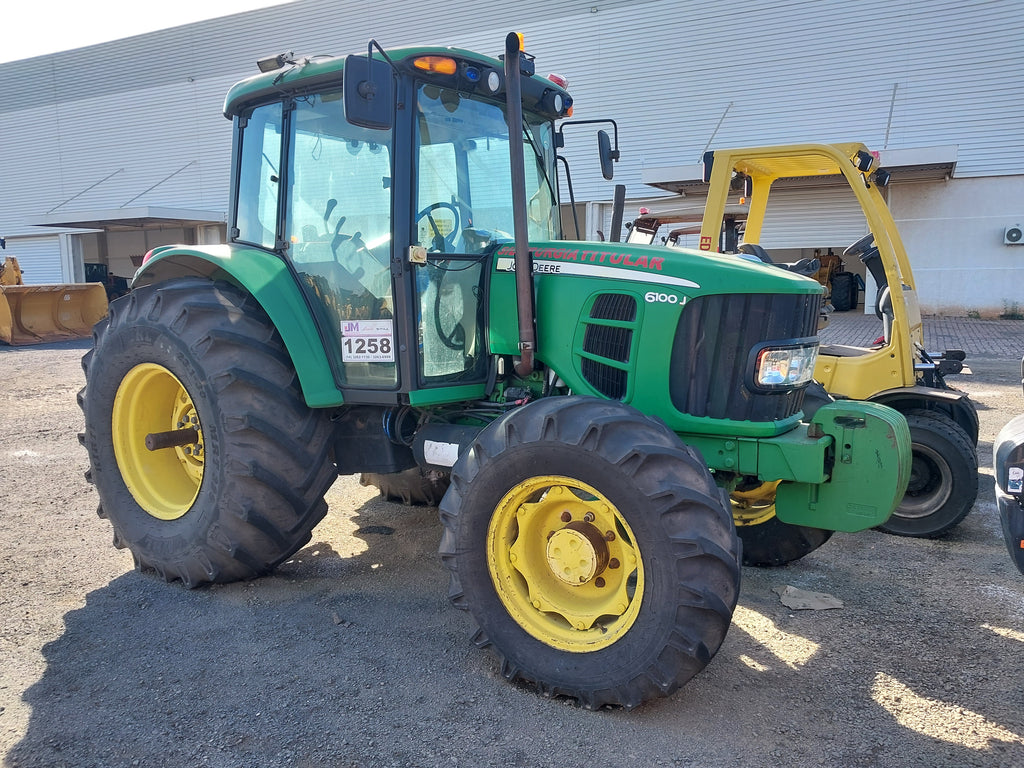 Trator Agrícola Jonh Deere 6100J