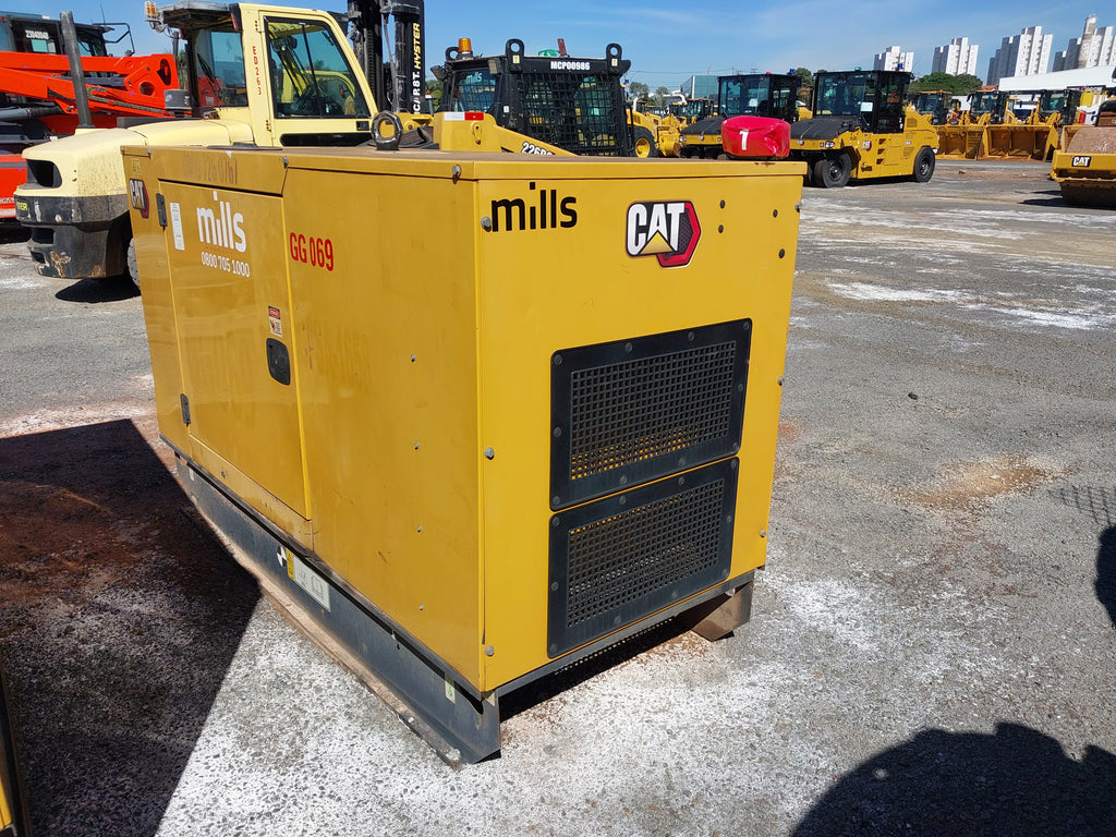 Gerador de Energia 49 KVA - Caterpillar C3.3 DE56