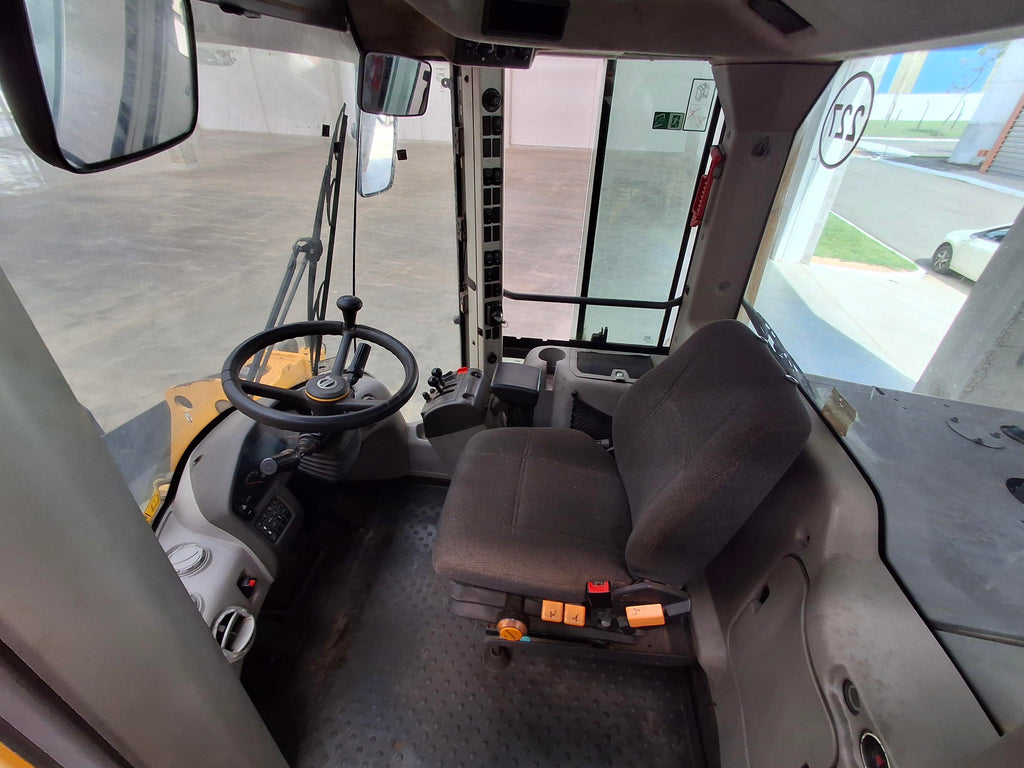 Pá Carregadeira Volvo L70F
