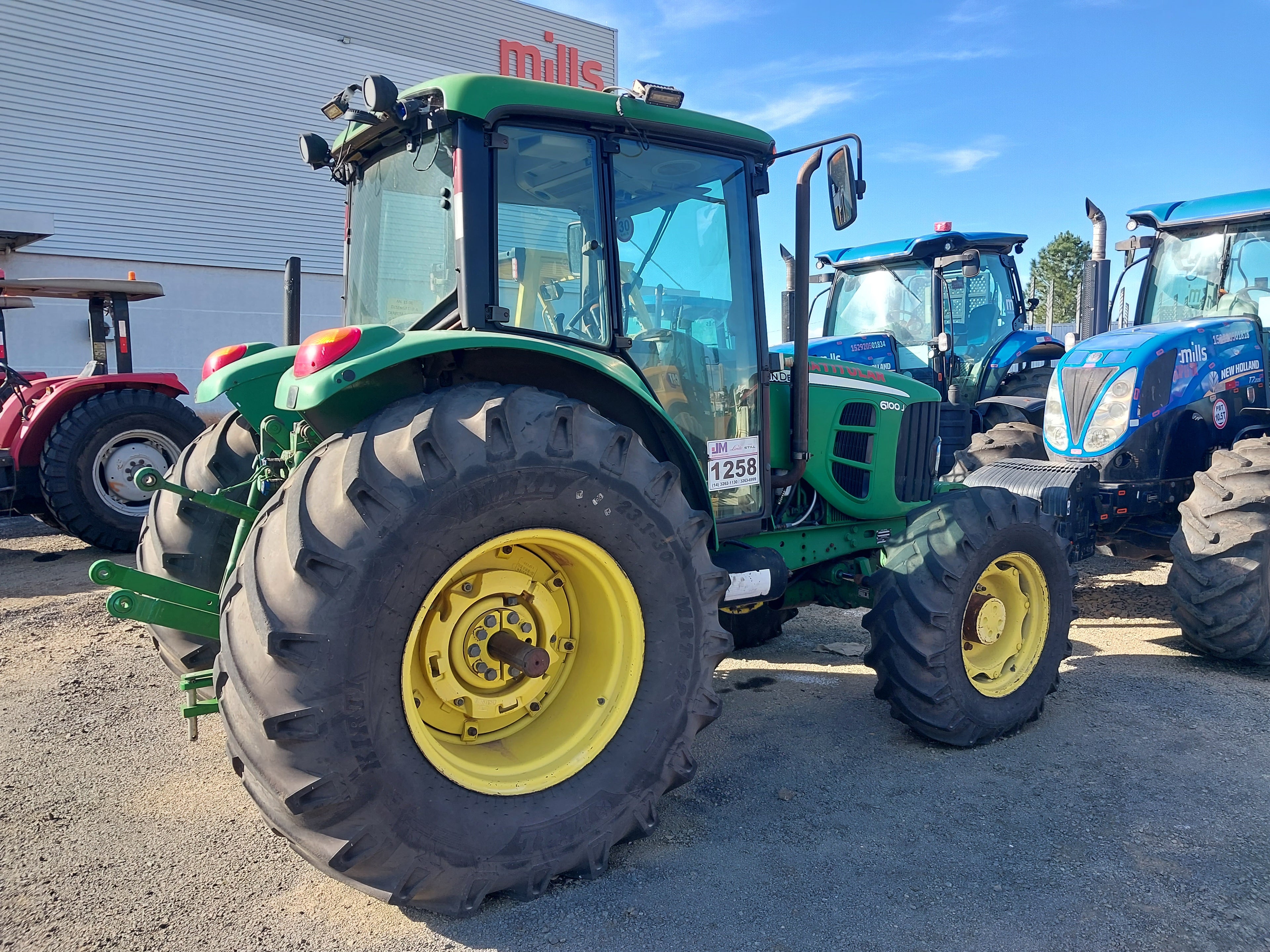 Trator Agrícola Jonh Deere 6100J