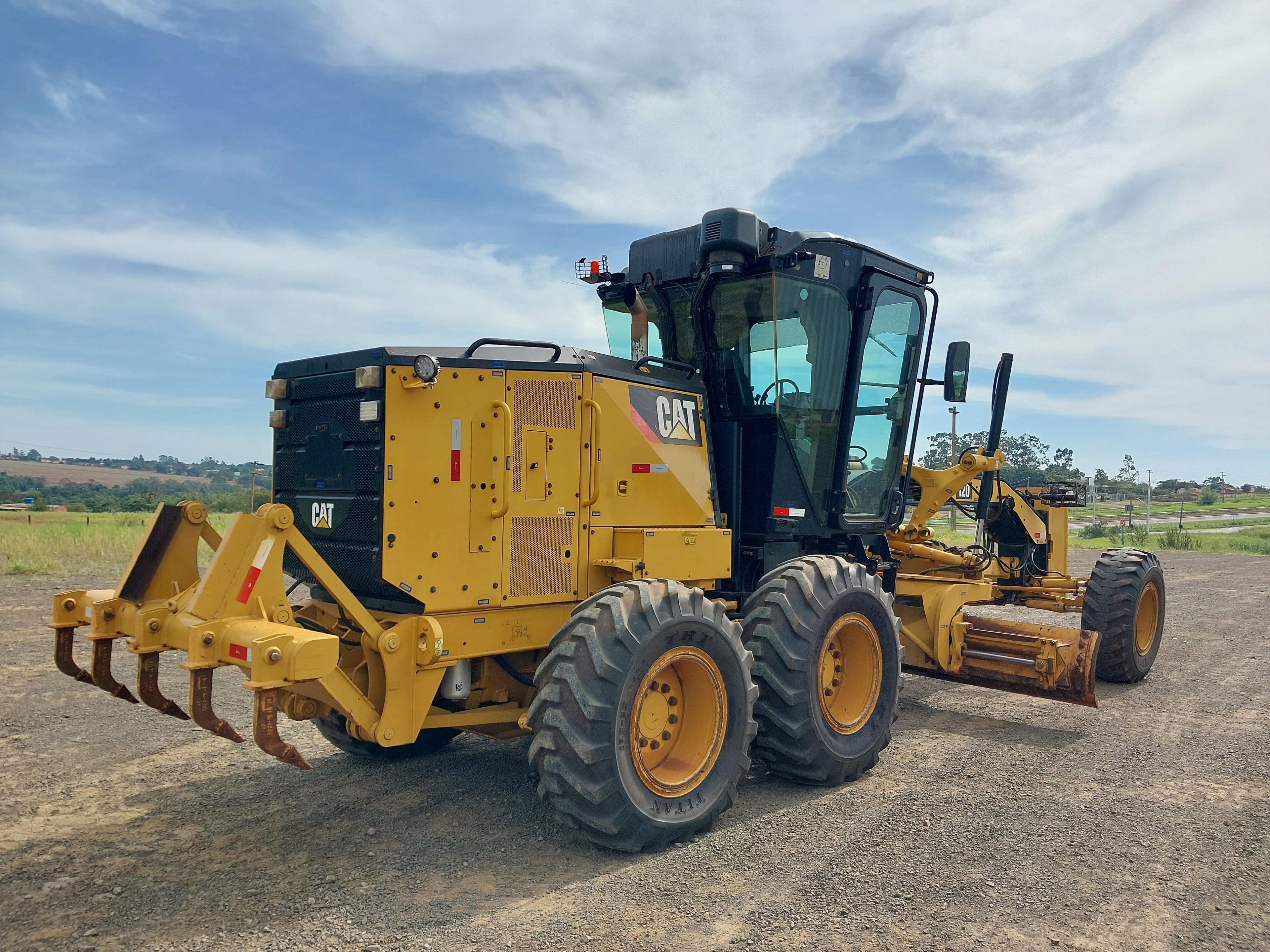 Motoniveladora Caterpillar 120