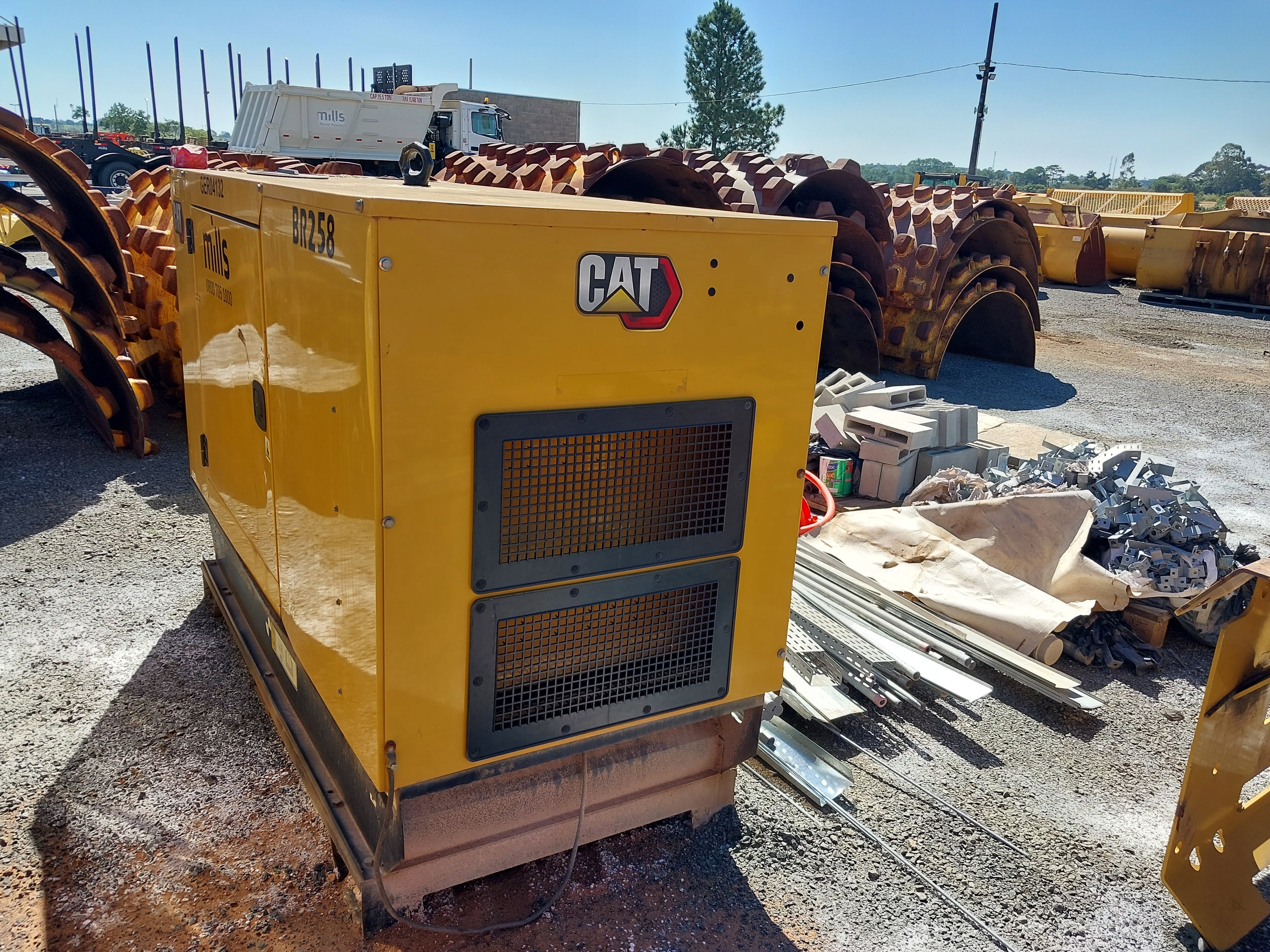 Gerador de Energia 49 KVA - Caterpillar C3.3 DE56