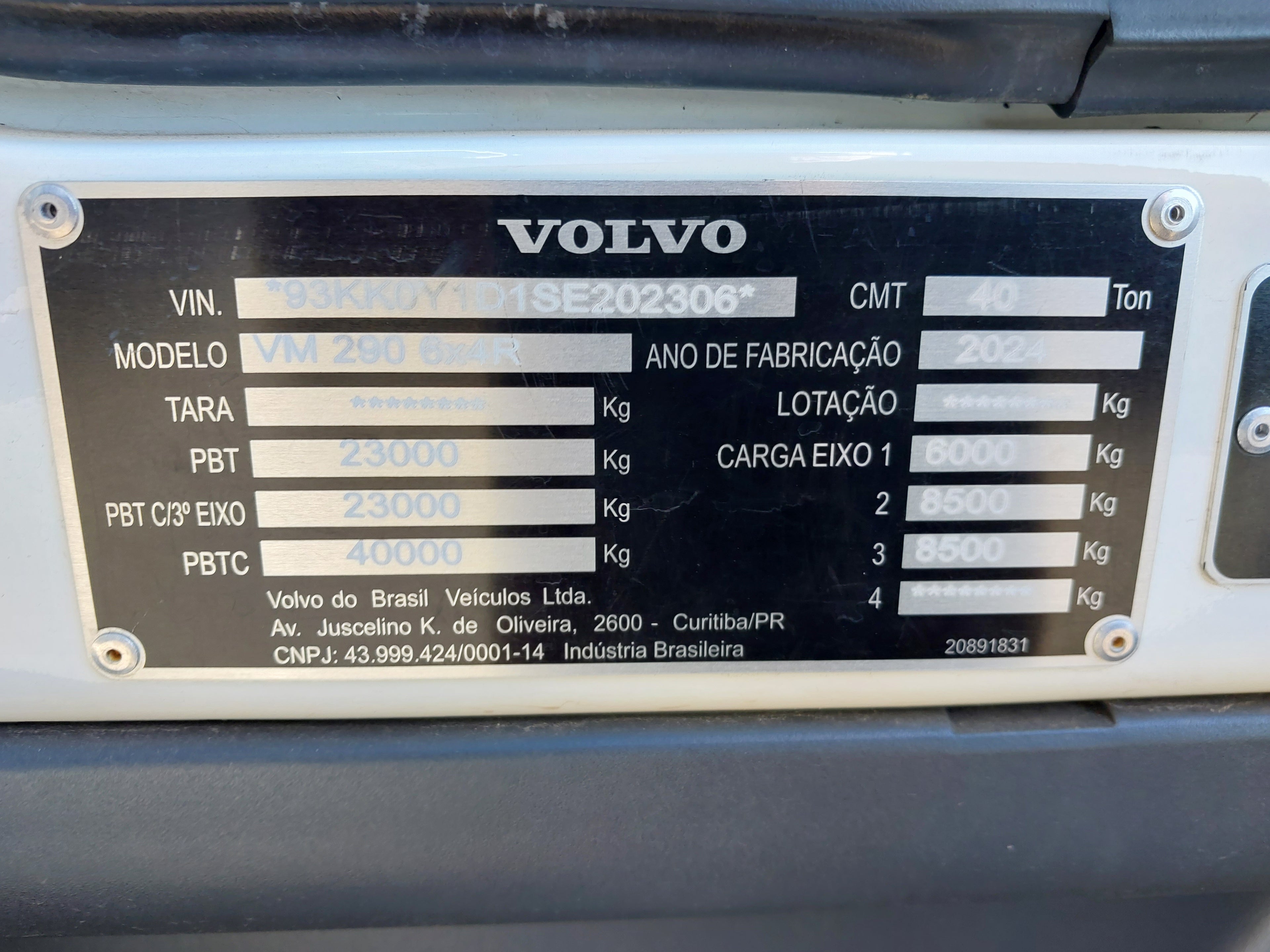 Caminhão Volvo VMX 290 6x4 2p (diesel)