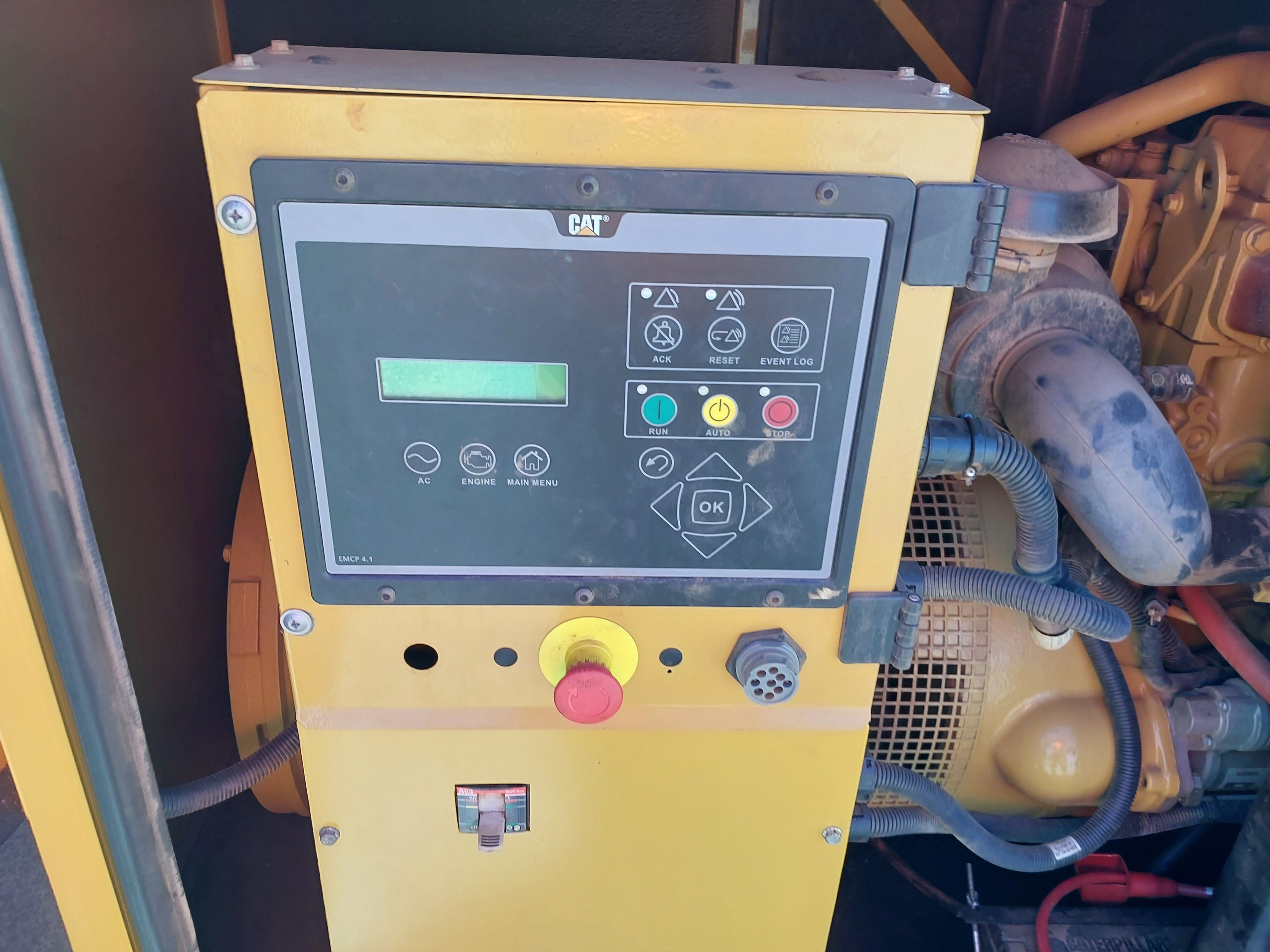 Gerador de Energia 49 KVA - Caterpillar C3.3 DE56