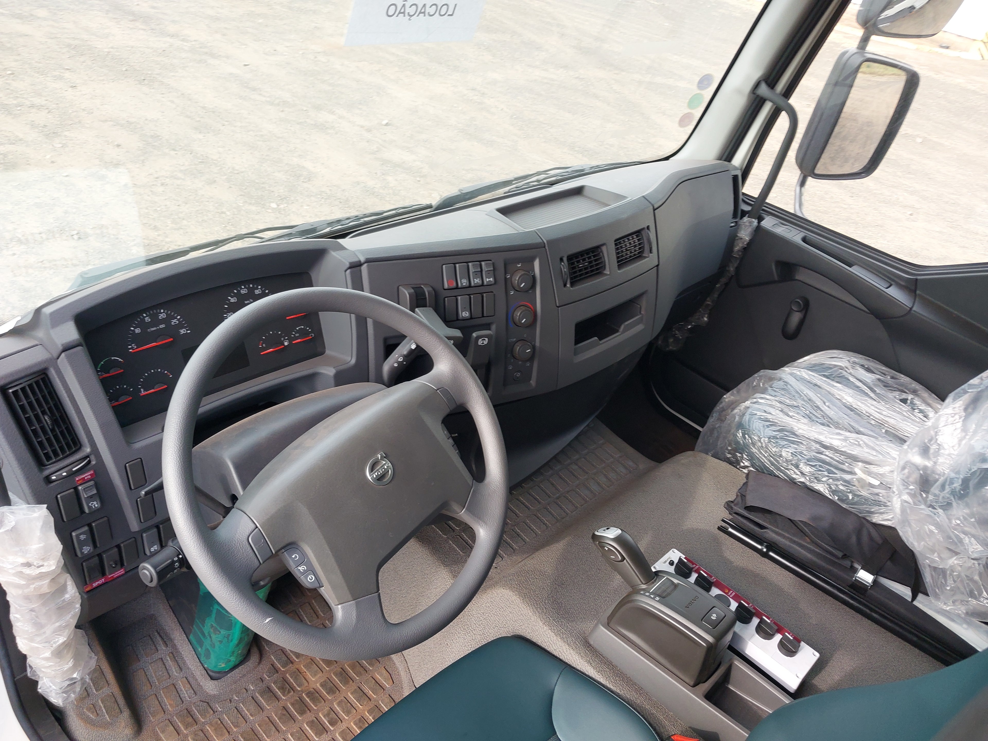 Caminhão Volvo VMX 360 Max 6x4 2p
