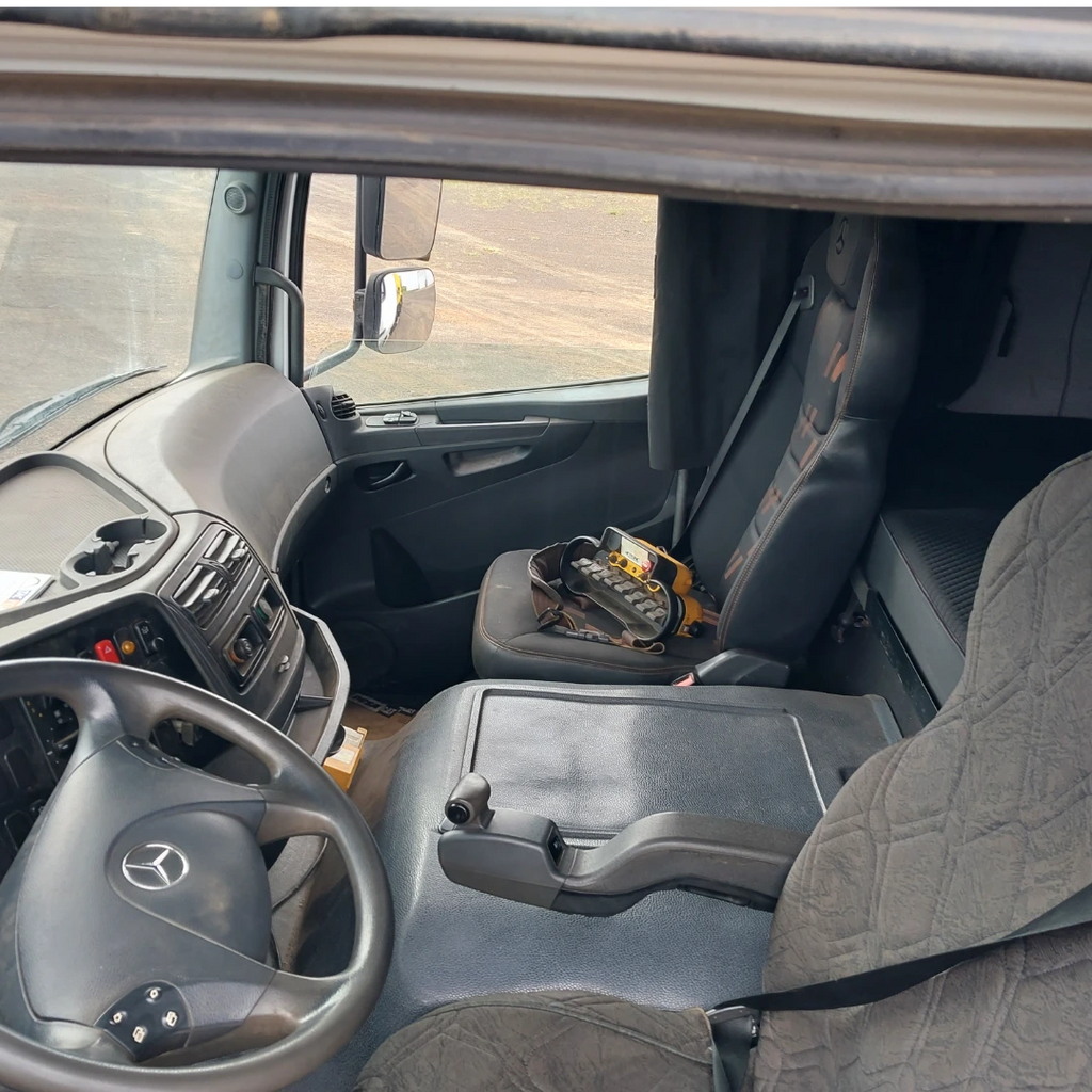 Caminhão Guindauto - 12,5 Toneladas - Mercedes Benz - Atego 3030/54 - Munck: Marca: Hyva