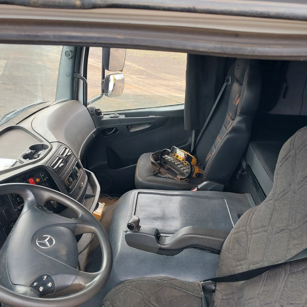 Caminhão Guindauto 3030/54 Mercedes Benz - Com Munck