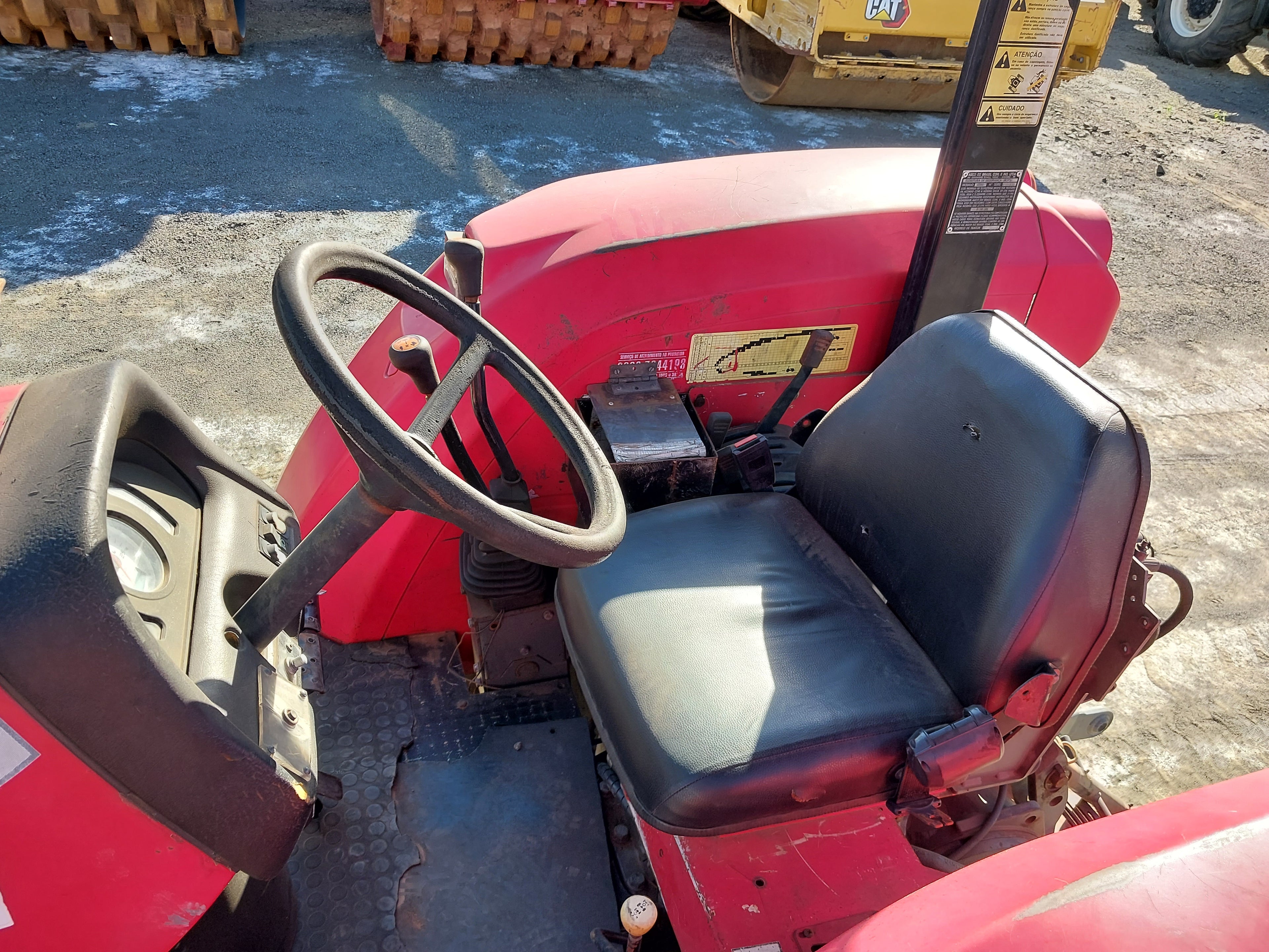 Trator Agrícola Massey Ferguson MF4275