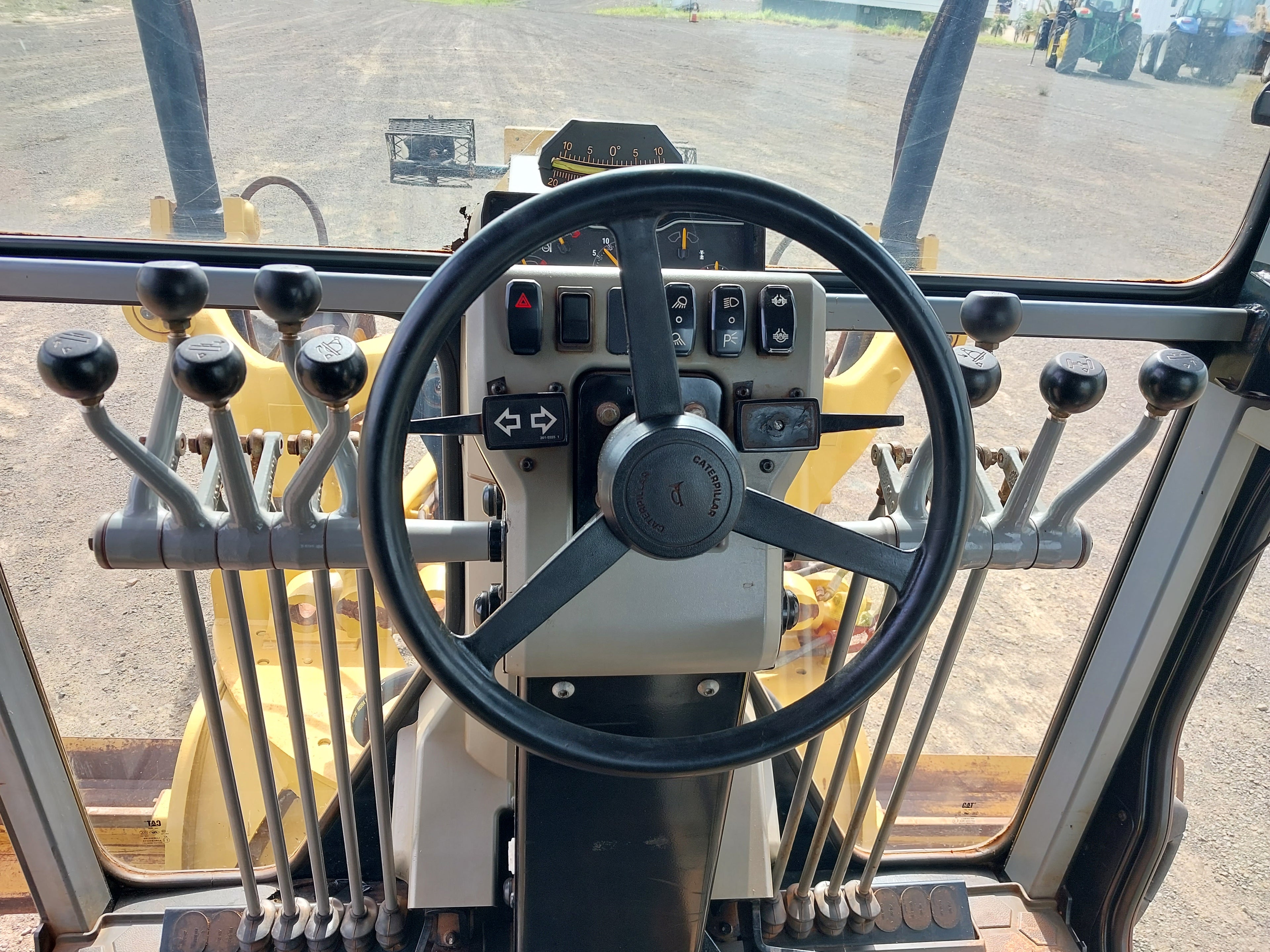 Motoniveladora Caterpillar 120