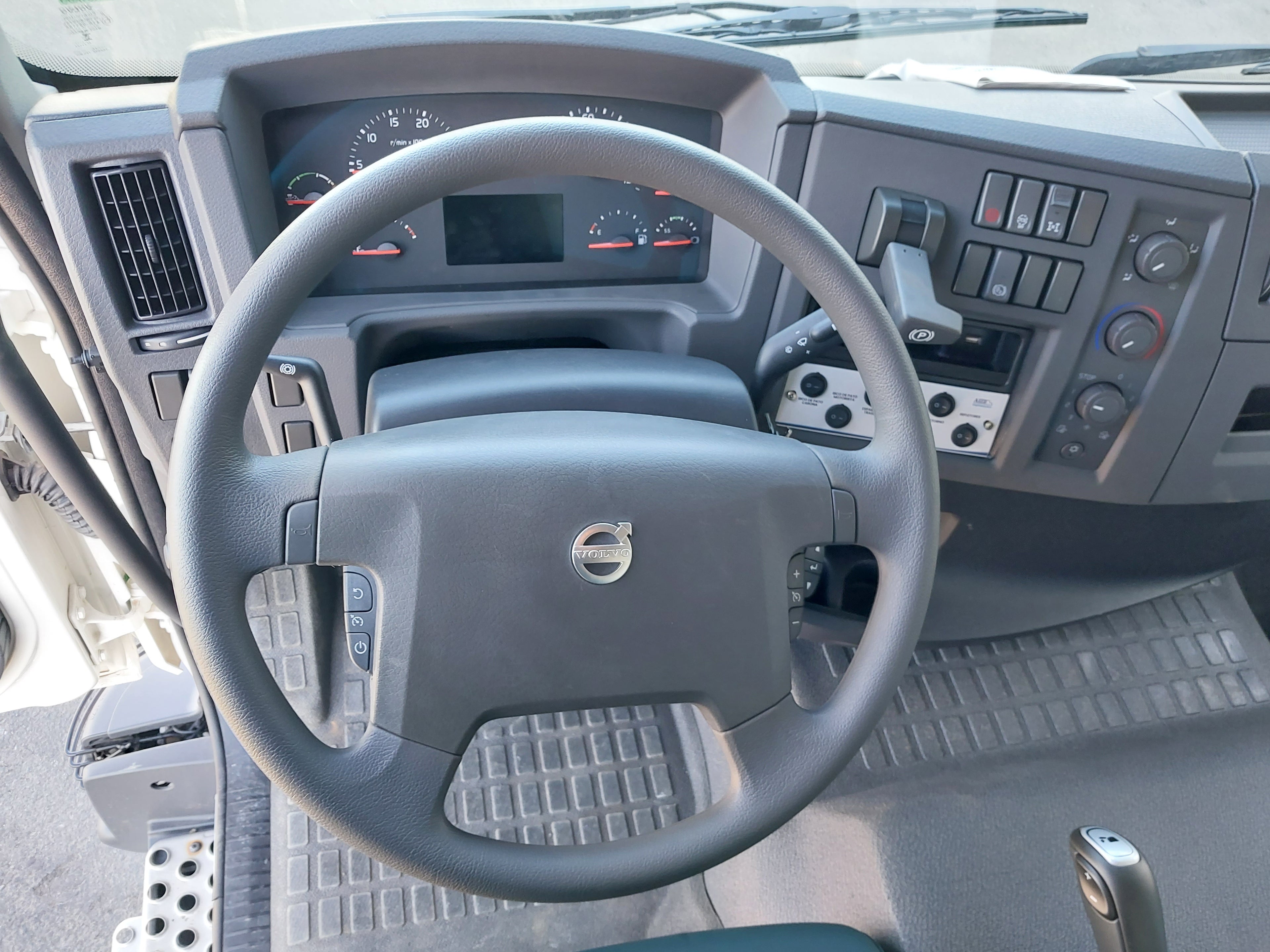 Caminhão Pipa Volvo VMX 290 6x4 2p (diesel)