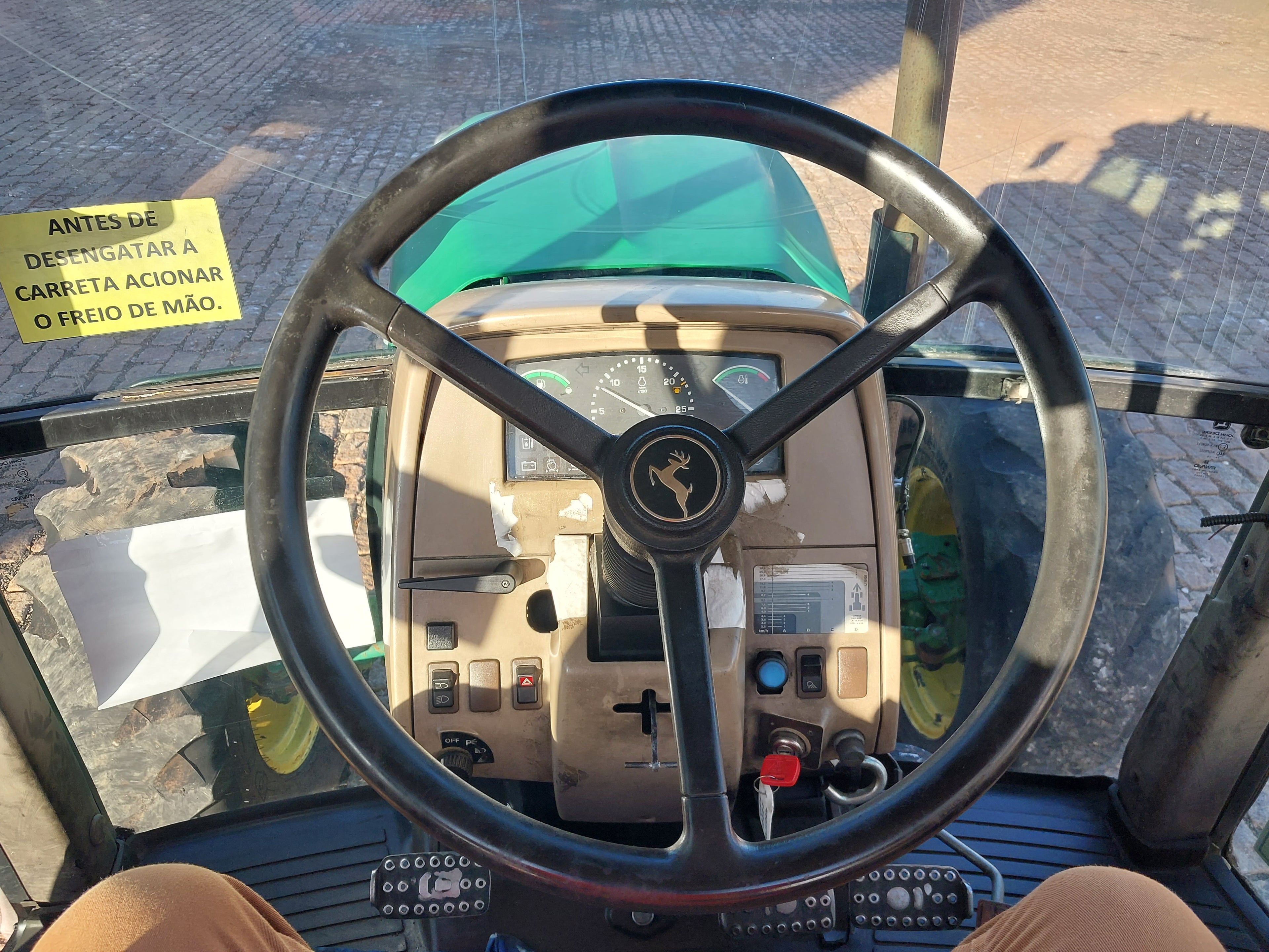 Trator Jonh Deere 6100J
