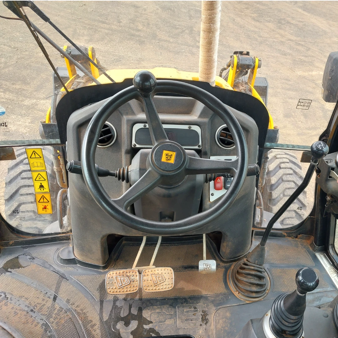 Retroescavadeira JCB 3CX