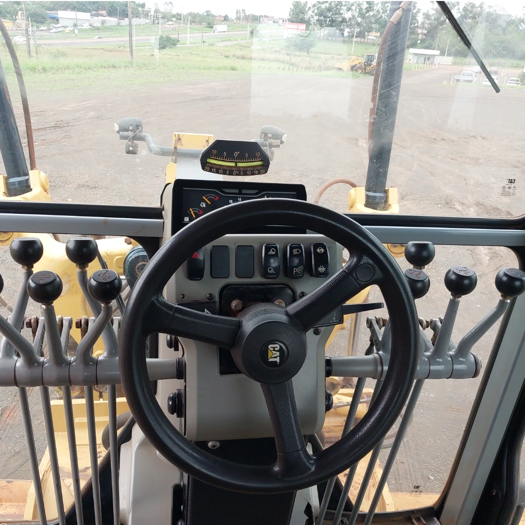 Motoniveladora Caterpillar 120