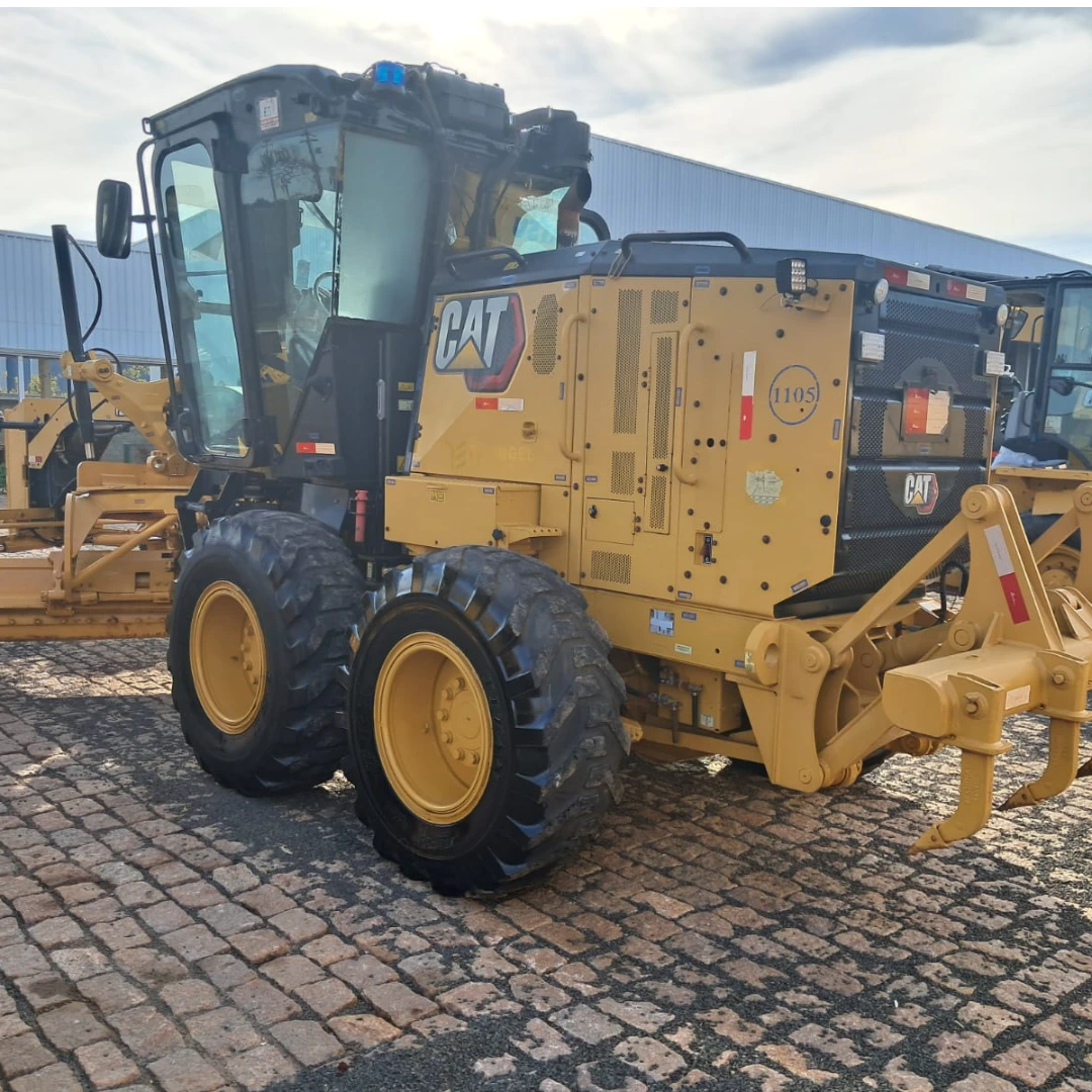 Motoniveladora Caterpillar 120