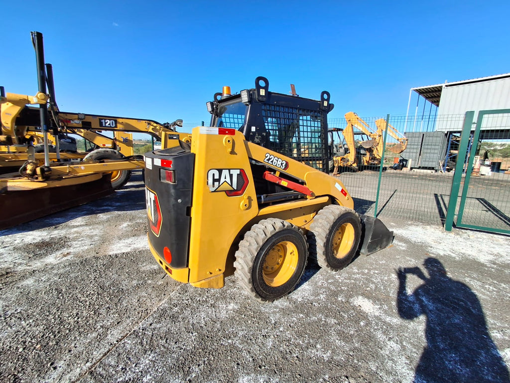 Mini-Carregadeira Caterpillar 226B 3