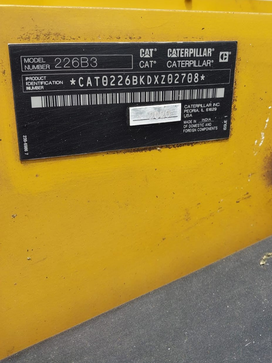Mini-Carregadeira Caterpillar 226B 3