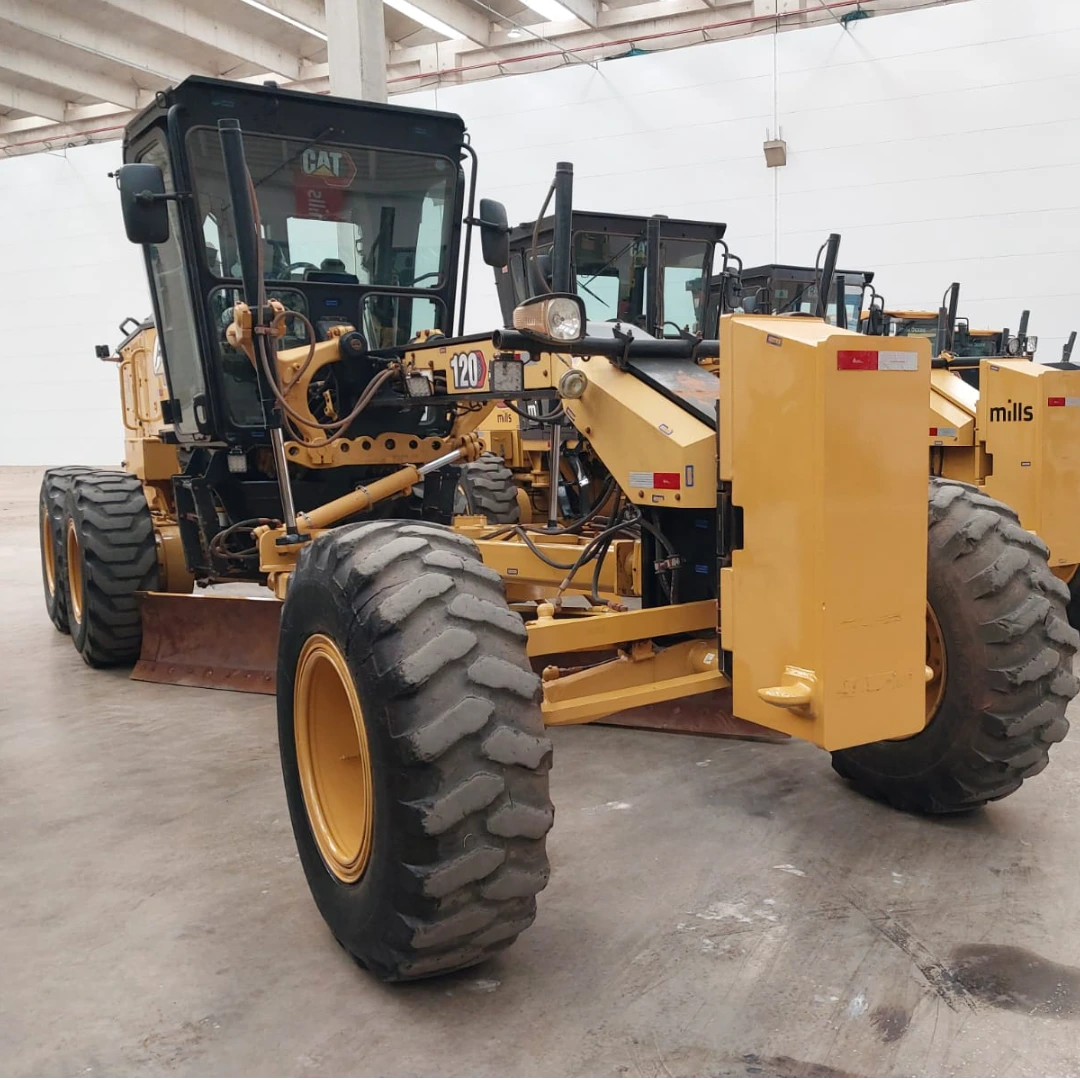 Motoniveladora Caterpillar 120