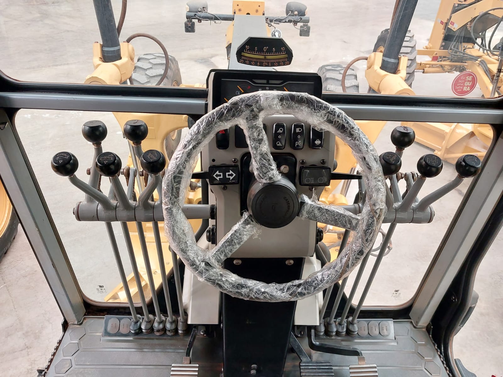 Motoniveladora Caterpillar 120