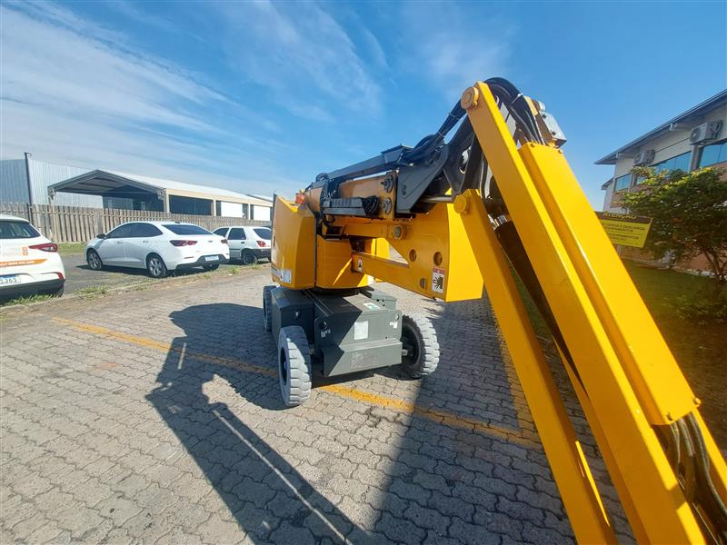 Plataforma Elevatória Articulada Elétrica HA 12 IP