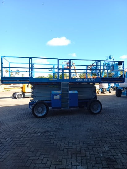 Plataforma Elevatória Tesoura Diesel GS-4390 RT