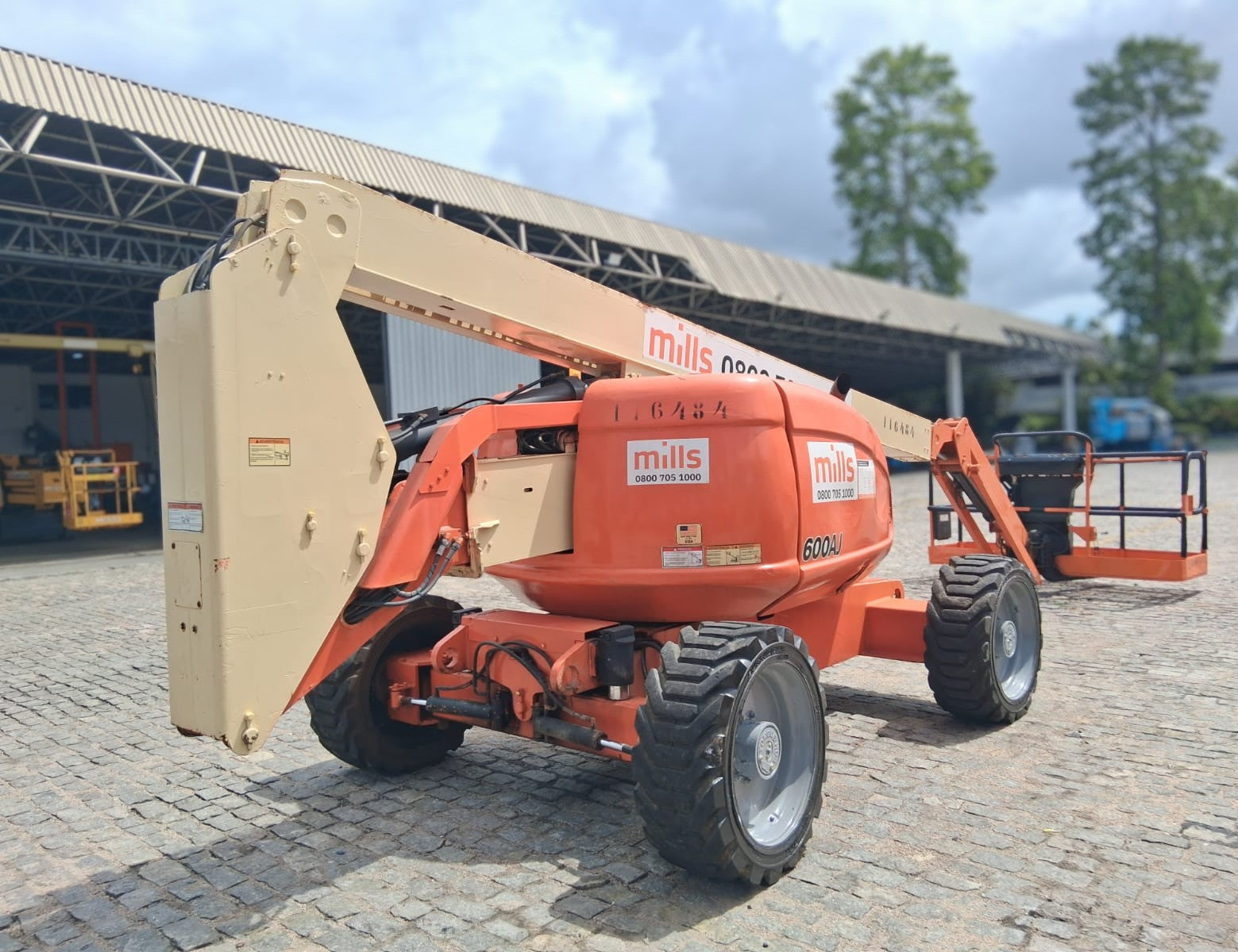 Plataforma Elevatória Articulada Diesel 600AJ