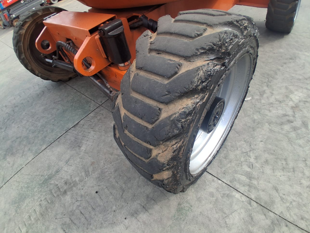 Plataforma Elevatória Articulada Diesel 600AJ