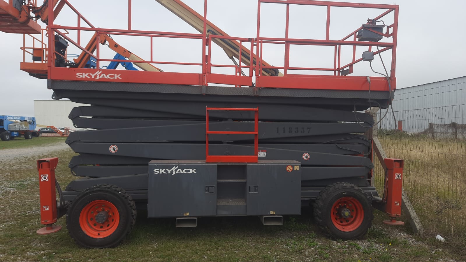 Plataforma Elevatória Tesoura Diesel SJ 9250 RT