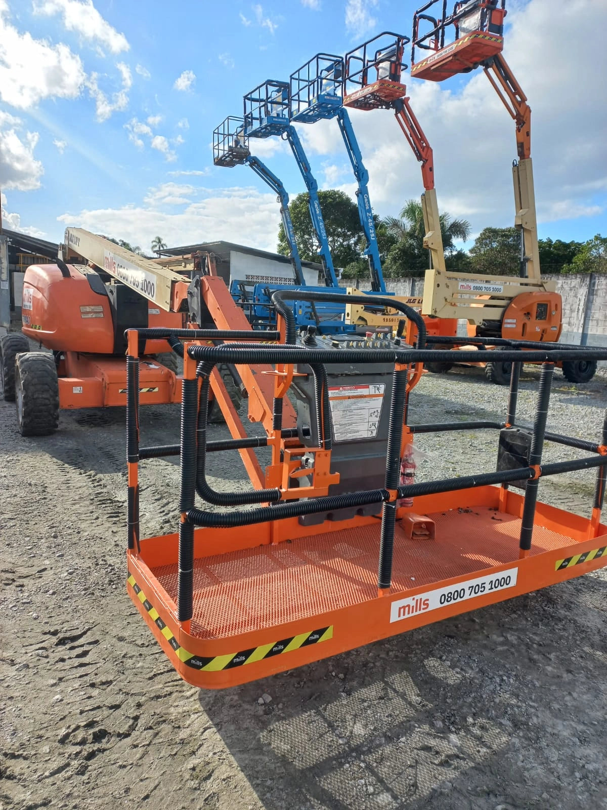 Plataforma Elevatória Articulada Diesel 600AJ 2012