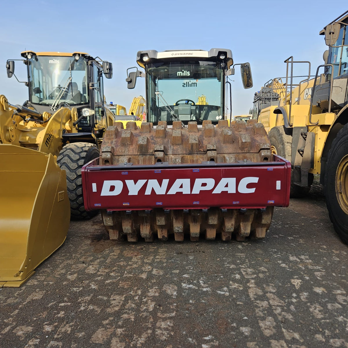 Rolo Compactador Vibratório Dynapac CA25D C/ Kit PD