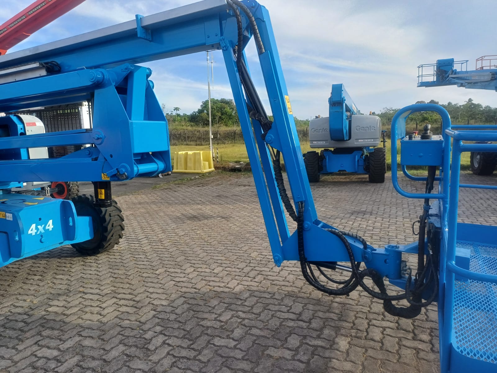 Plataforma Elevatória Articulada Diesel Z-60/34