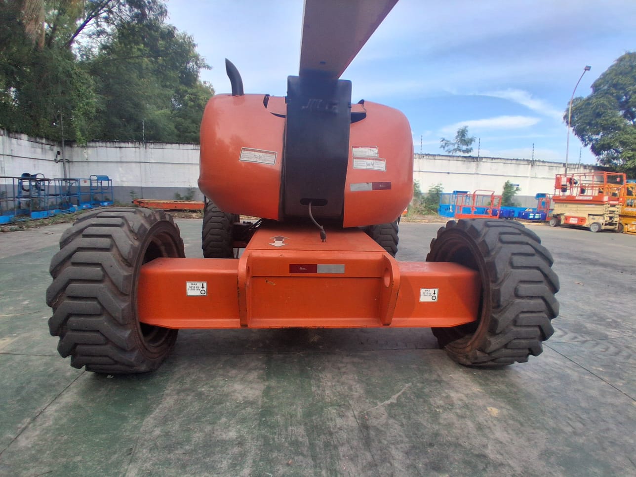 Plataforma Elevatória Articulada Diesel 600AJ