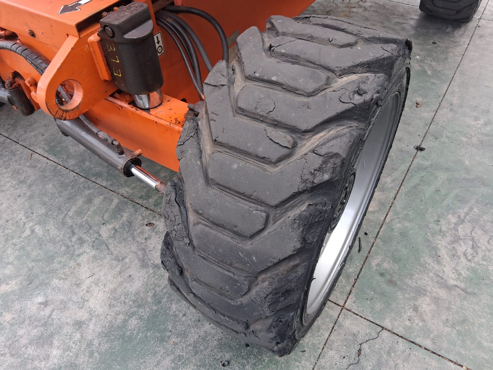 Plataforma Elevatória Articulada Diesel 600AJ