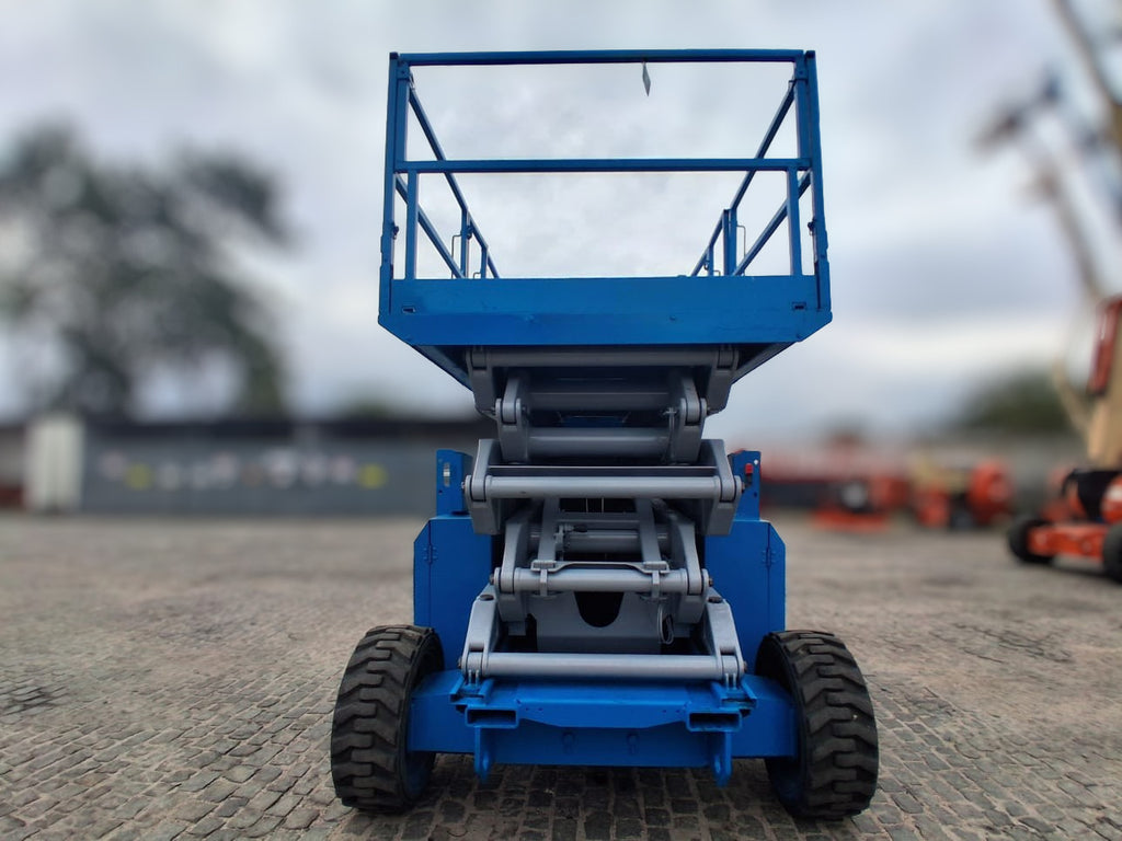 Plataforma Elevatória Tesoura Diesel GS-4390 RT