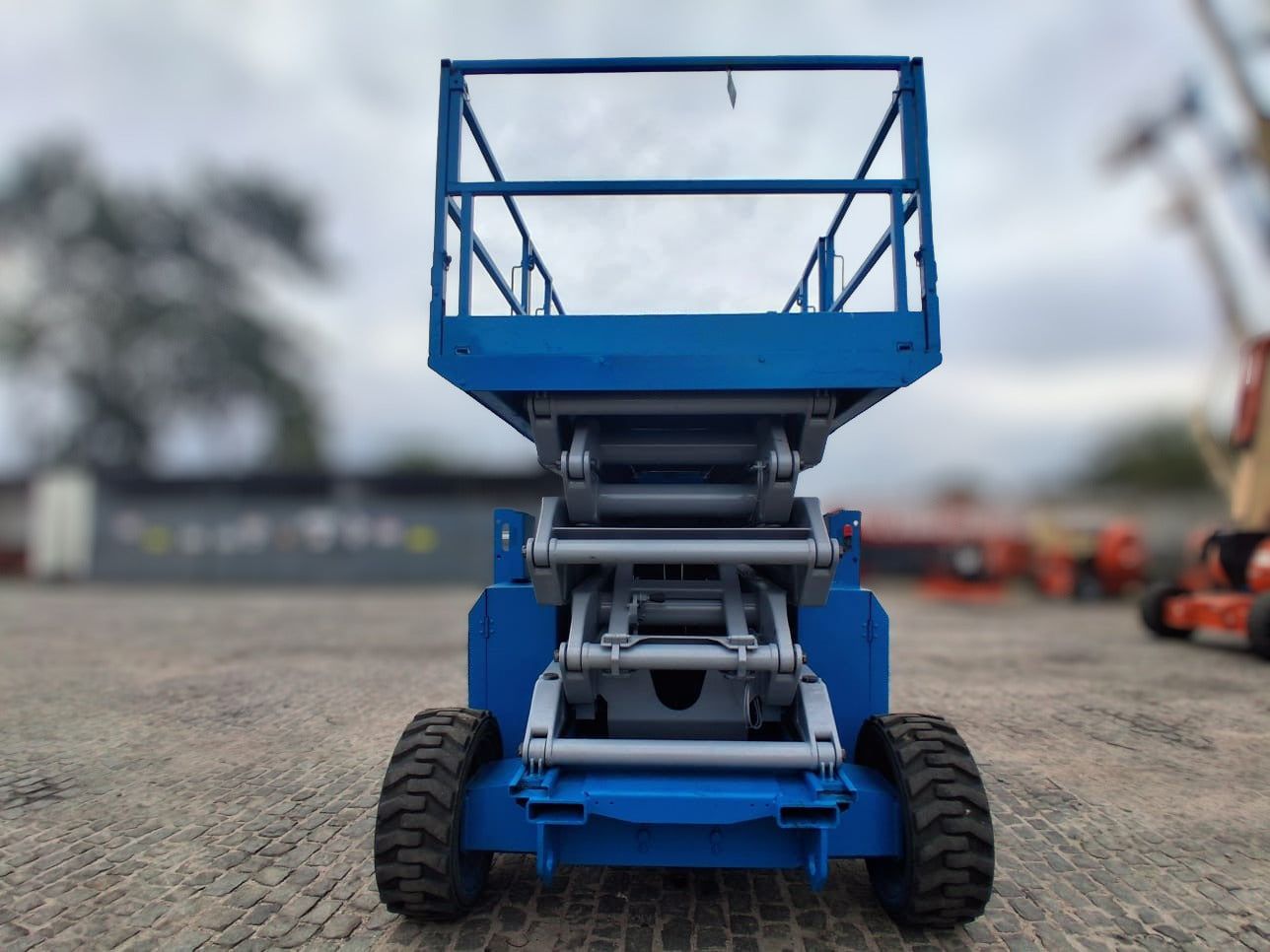 Plataforma Elevatória Tesoura Diesel GS-4390 RT