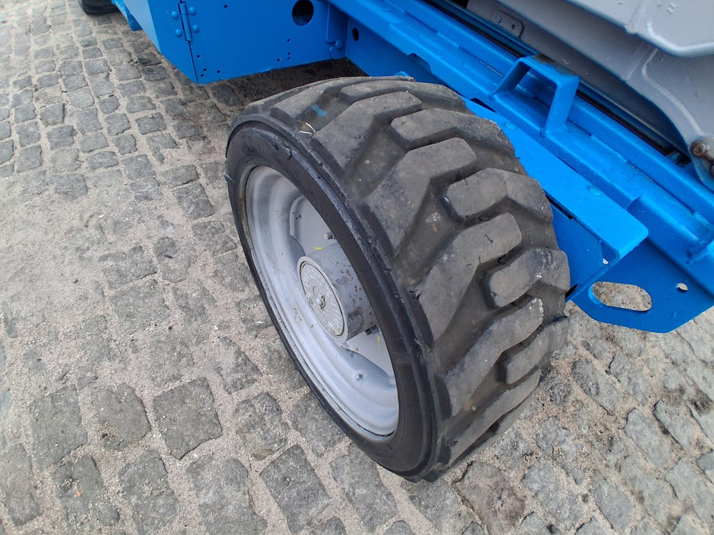 Plataforma Elevatória Tesoura Diesel GS-4390 RT