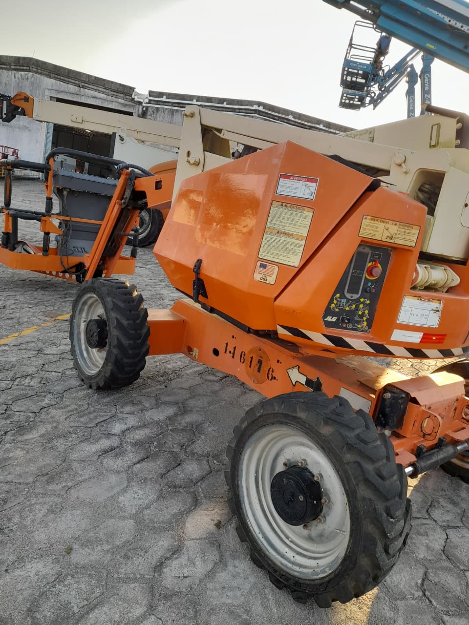 Plataforma Elevatória Articulada Diesel 340AJ