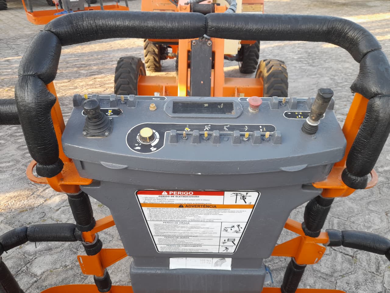 Plataforma Elevatória Articulada Diesel 340AJ