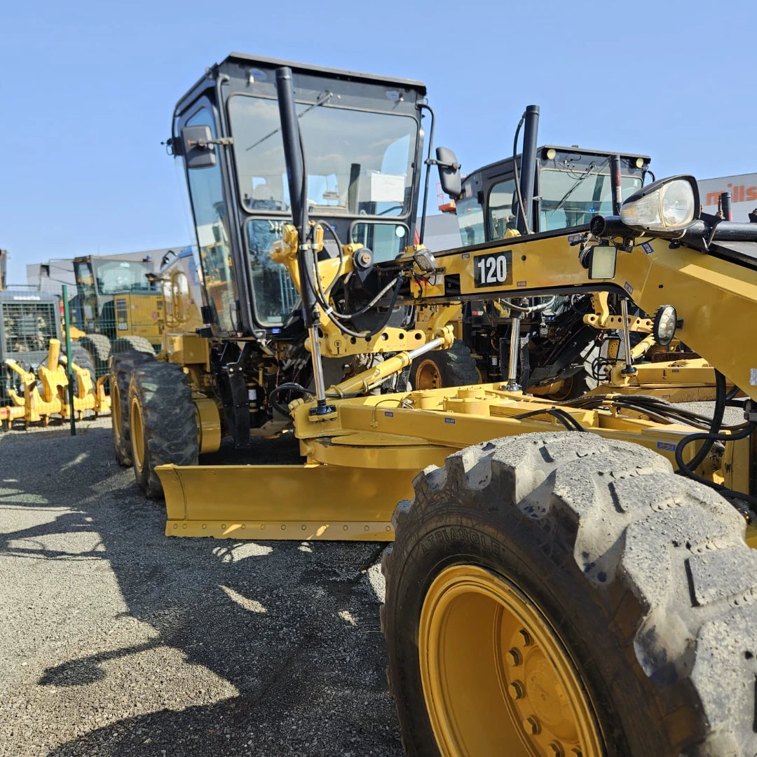 Motoniveladora Caterpillar 120