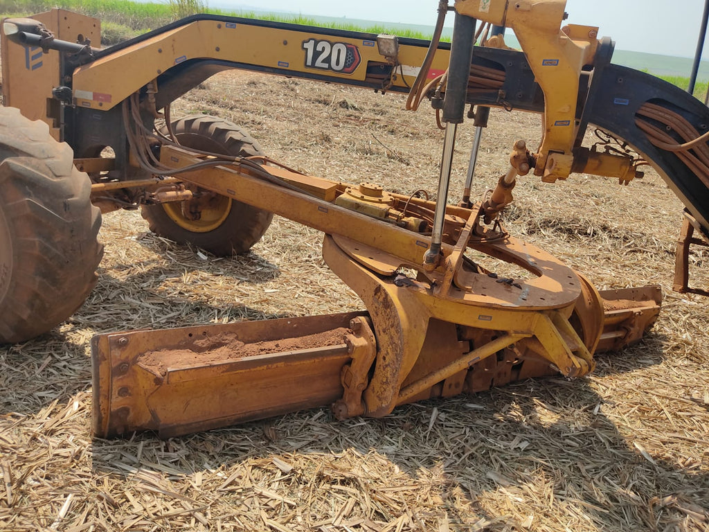 Motoniveladora Caterpillar 120