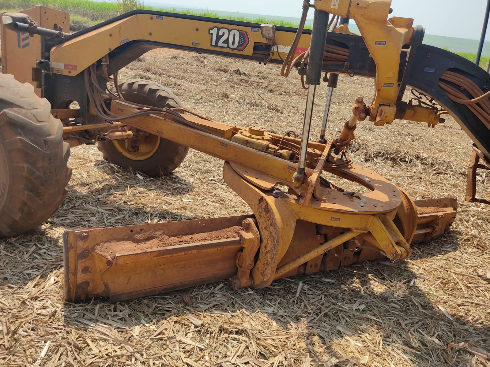 Motoniveladora Caterpillar 120