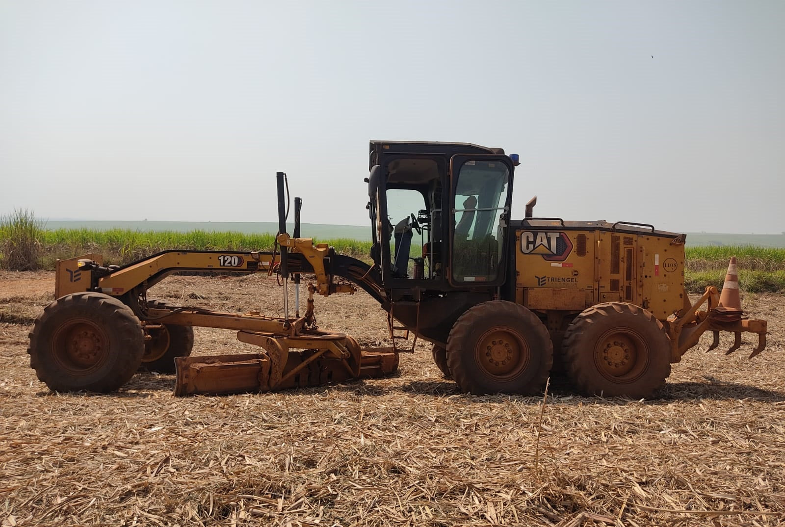 Motoniveladora Caterpillar 120
