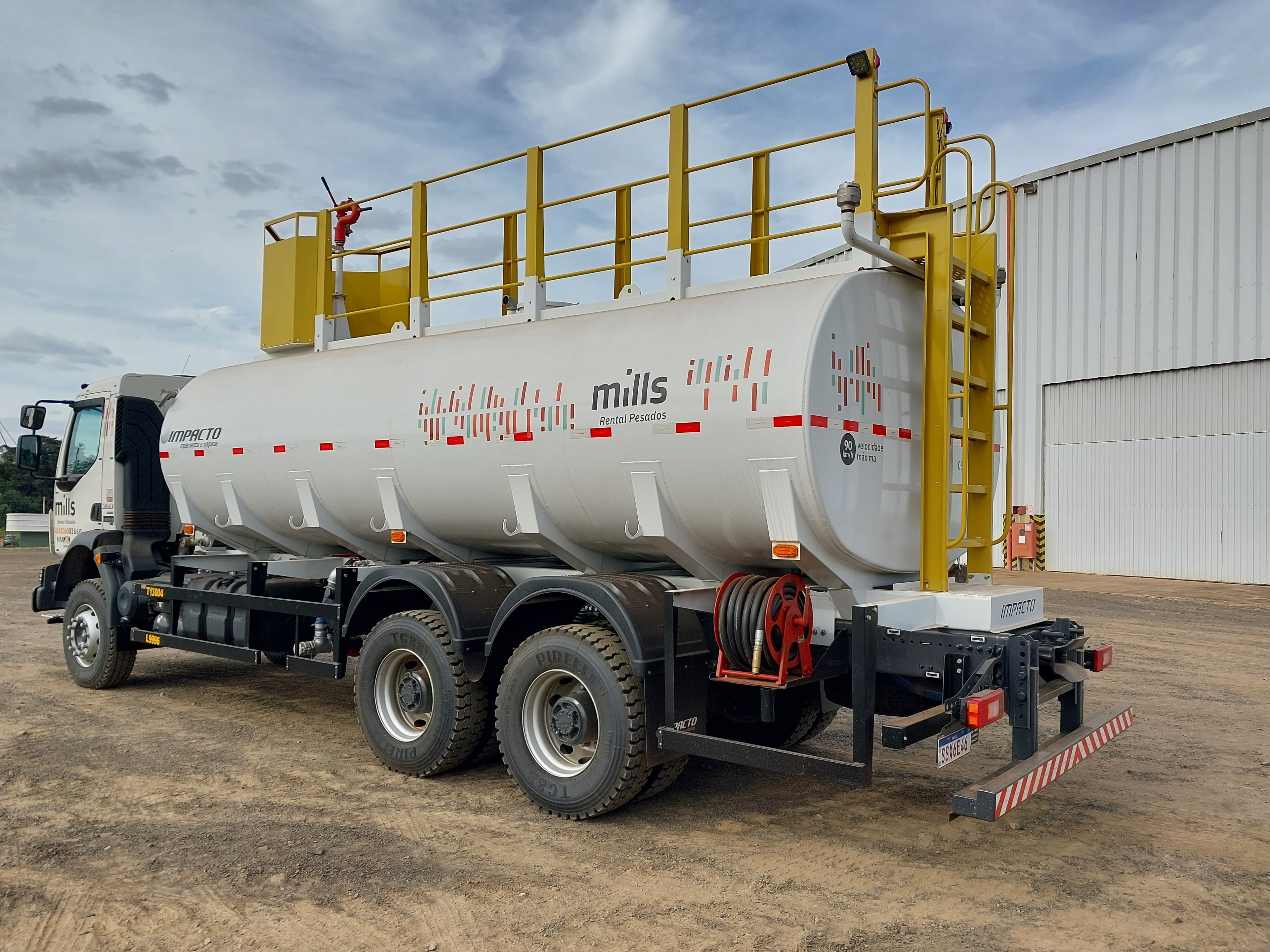 Caminhão Volvo VMX 360 Max 6x4 2p