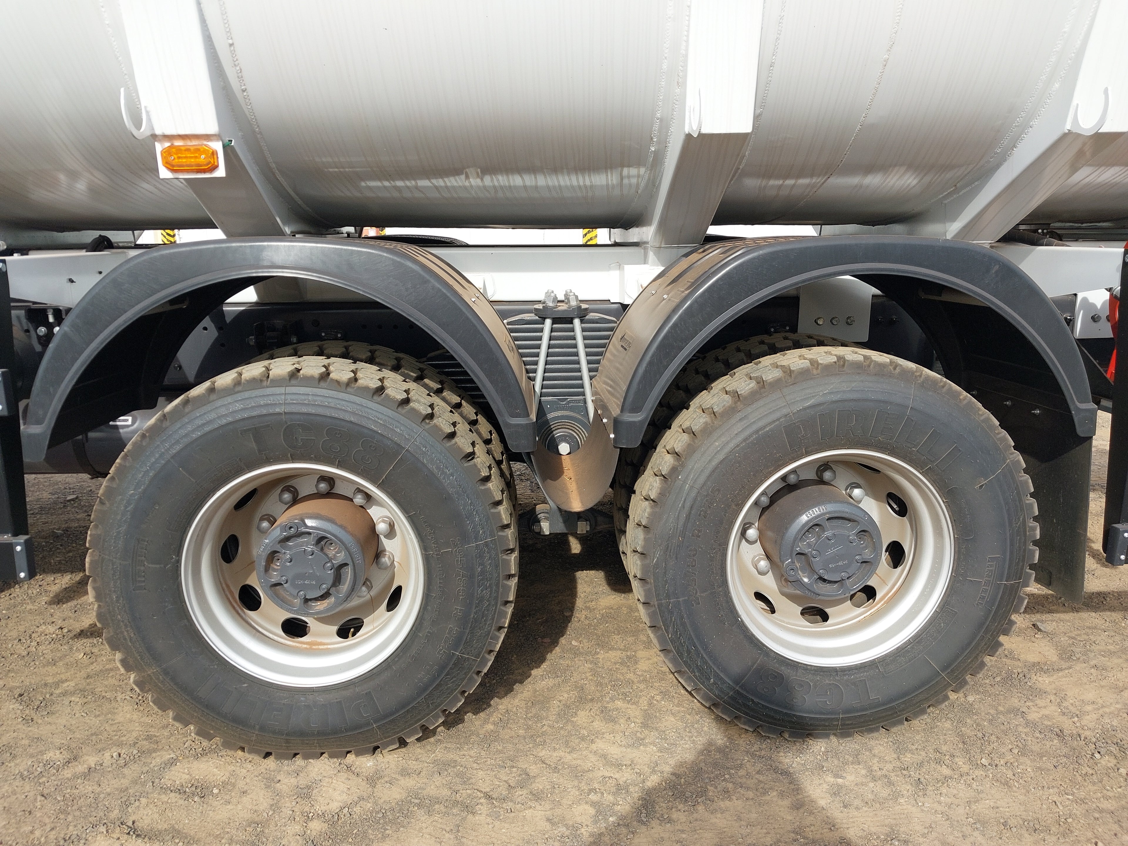 Caminhão Volvo VMX 360 Max 6x4 2p