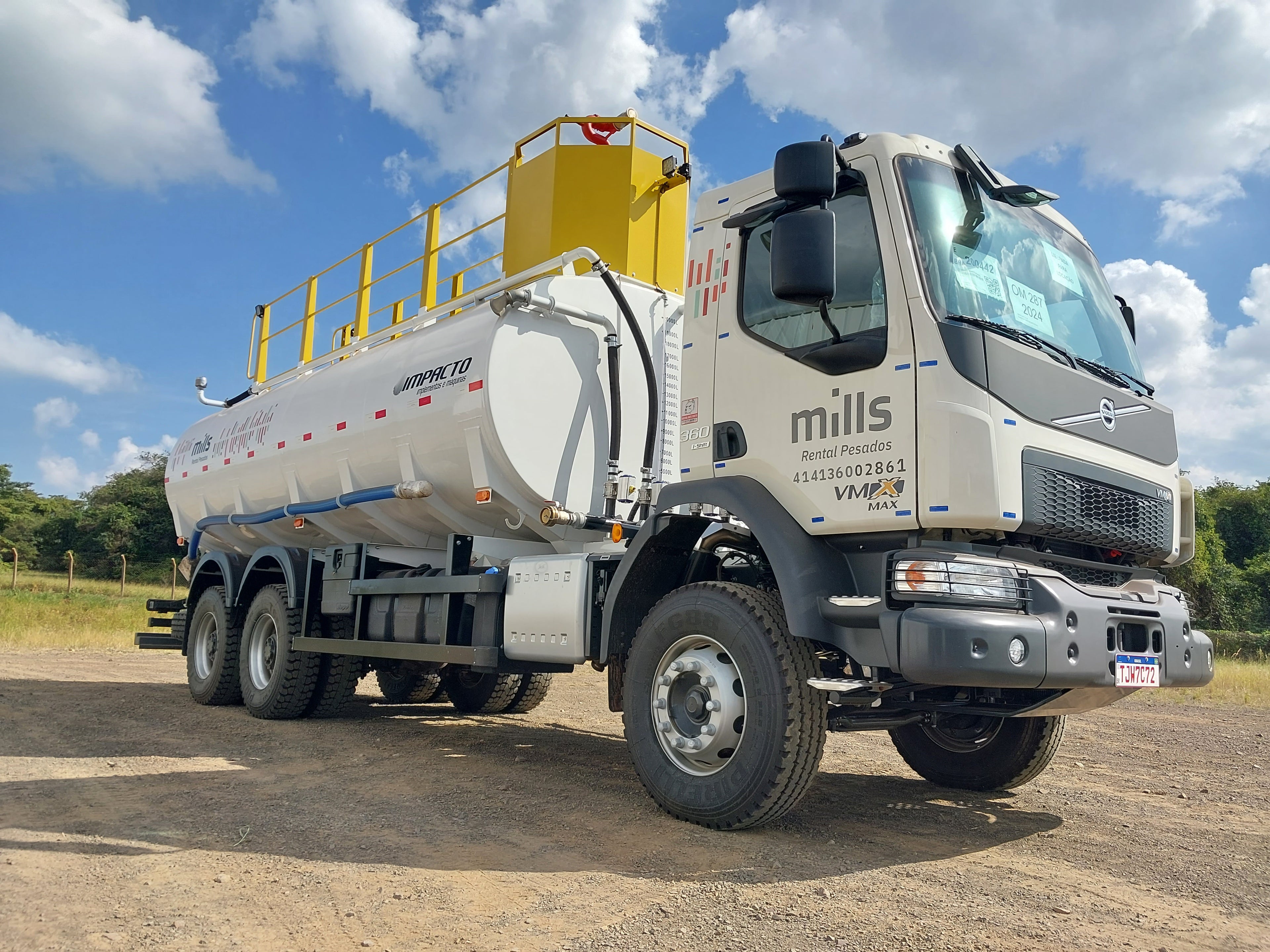 Caminhão Volvo VMX 360 Max 6x4 2p