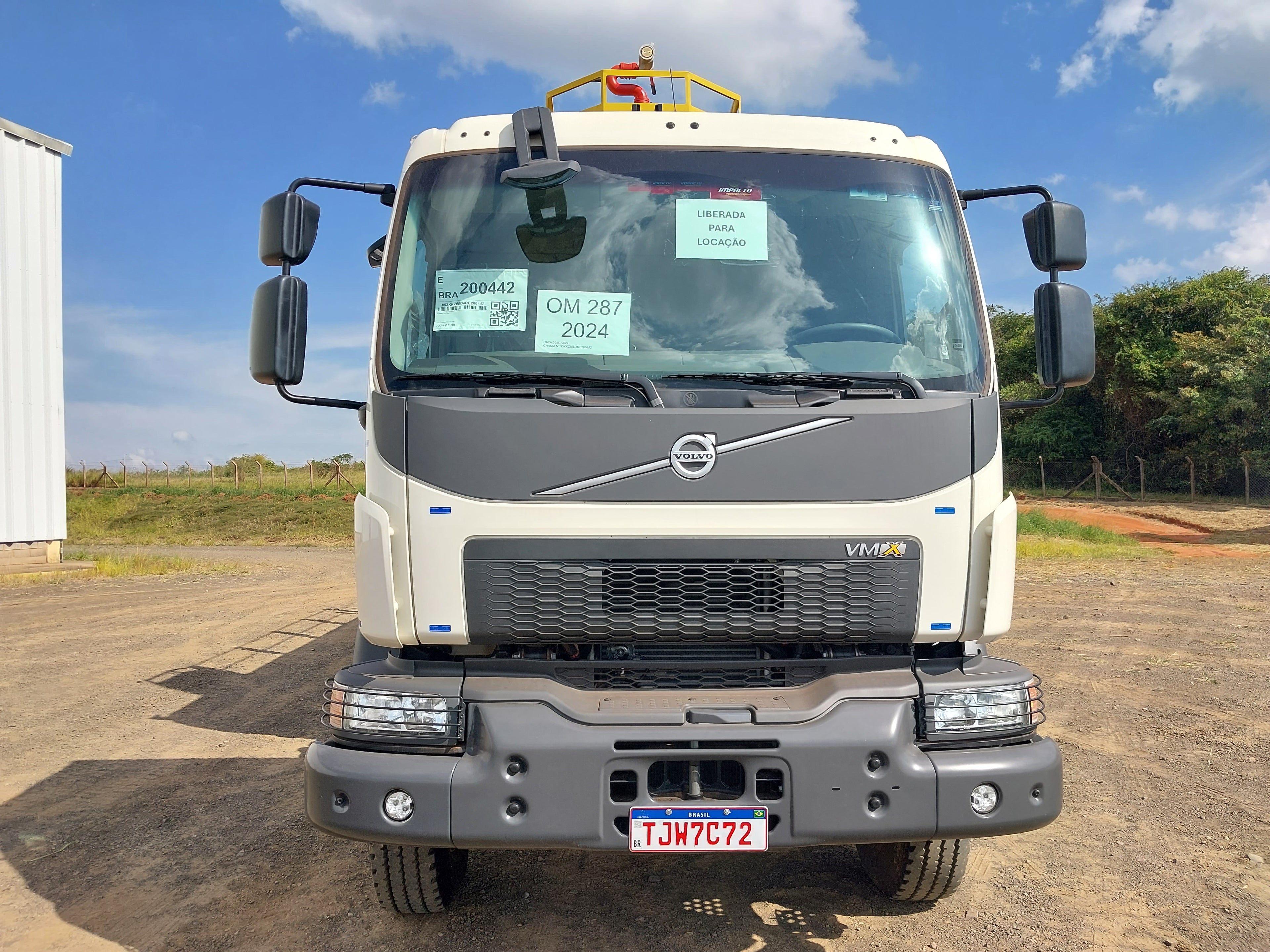 Caminhão Volvo VMX 360 Max 6x4 2p
